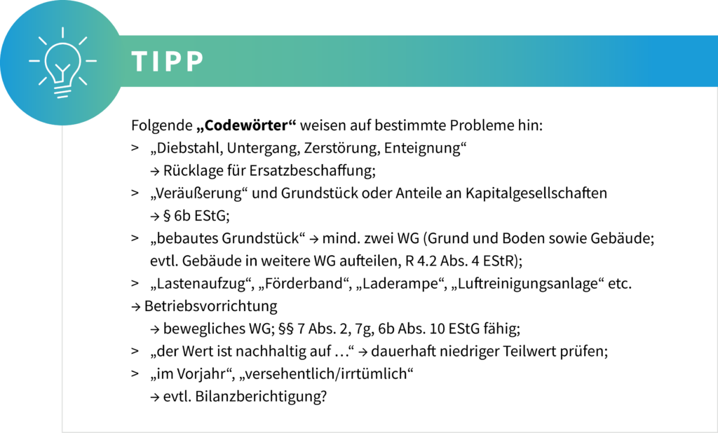 Grafik mit Tipp: Tipp: Bestimmte Codewörter in Aufgabenstellungen wie ‚Zerstörung‘ oder ‚§ 6b EStG‘ deuten auf spezielle steuerliche Probleme hin – diese gezielt erkennen.